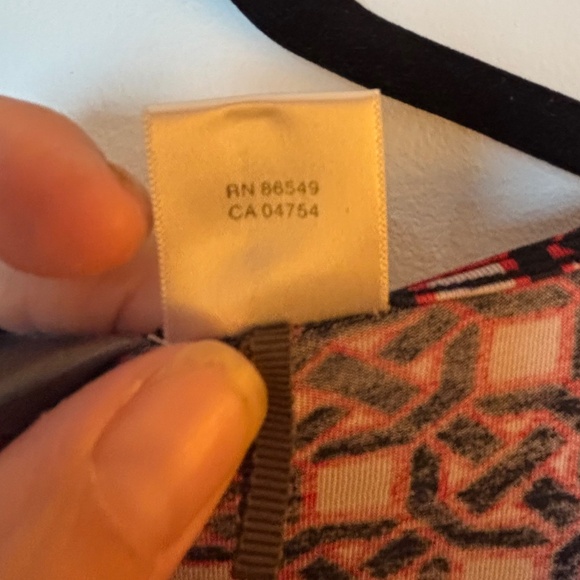 Ladies Tommy Bahamas Silk dress Small geometric print burgundy travel VTG Y2K - Picture 8 of 9